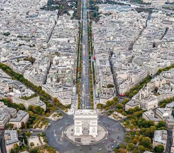 Champs Elysees Apartment *