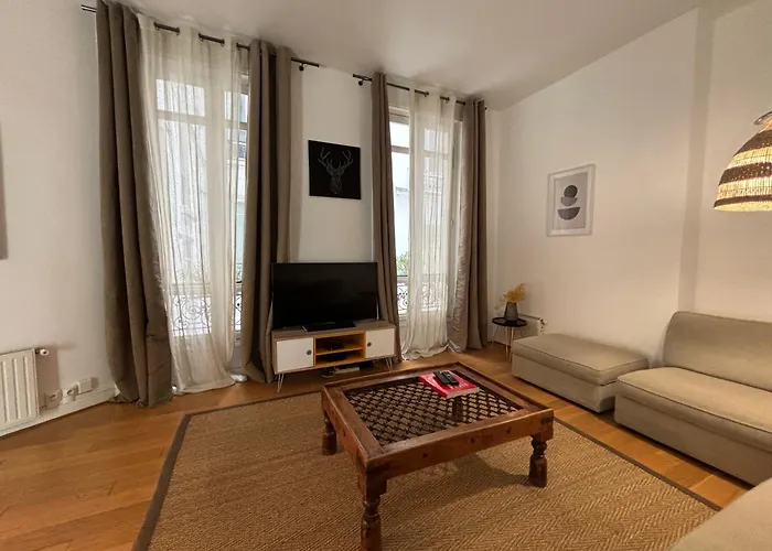 Champs Elysees Apartment